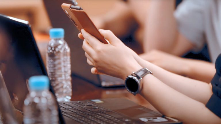 Galaxy Watch 4 - Galaxy Z Fold 3 - One UI Home