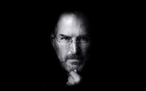 El departamento de marketing quizá ha patinado haciendo un chiste desagradable sobre el difunto Steve Jobs.