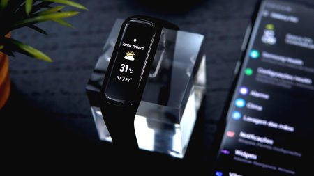Samsung acaba de liberar un nuevo parche de actualización para la pulsera Galaxy Fit 2. Estas son las novedades.